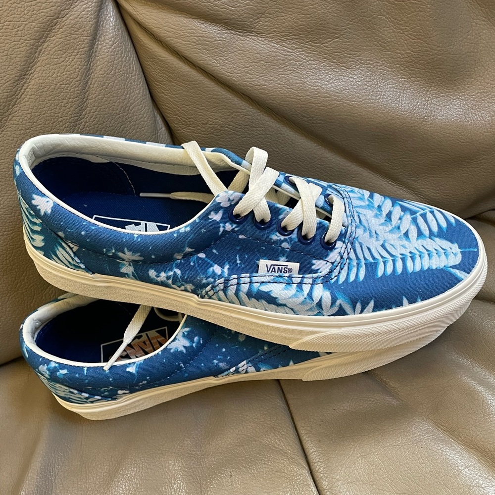 Vans women's Tennis Shoes Color:  blue/white.  Size 9